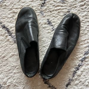 Vince black mule slides